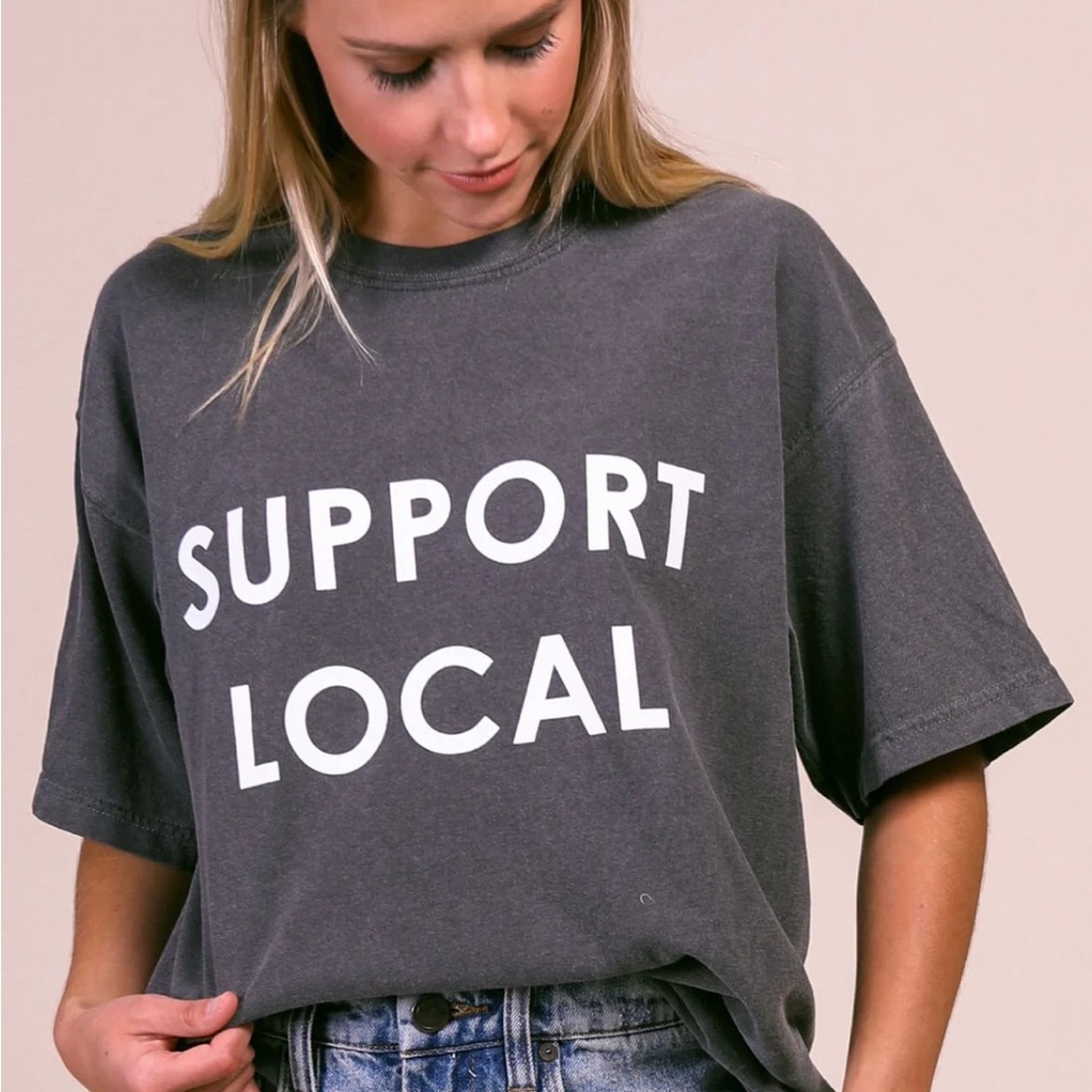Boutique support local tee M